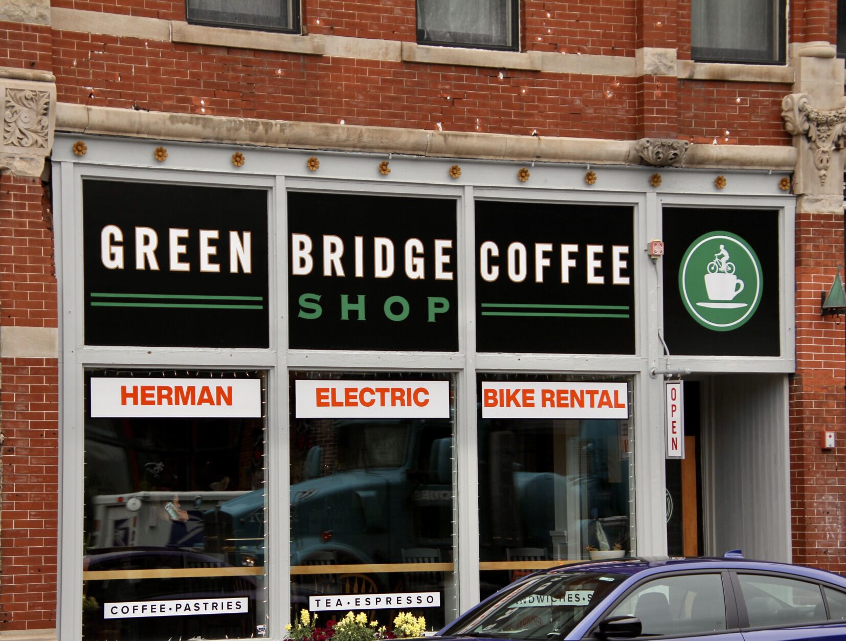 Green Bridge Coffee Shop